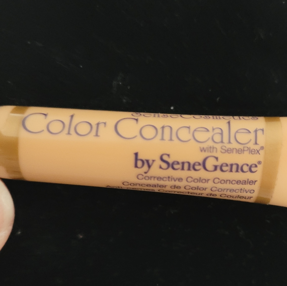 Color concealer